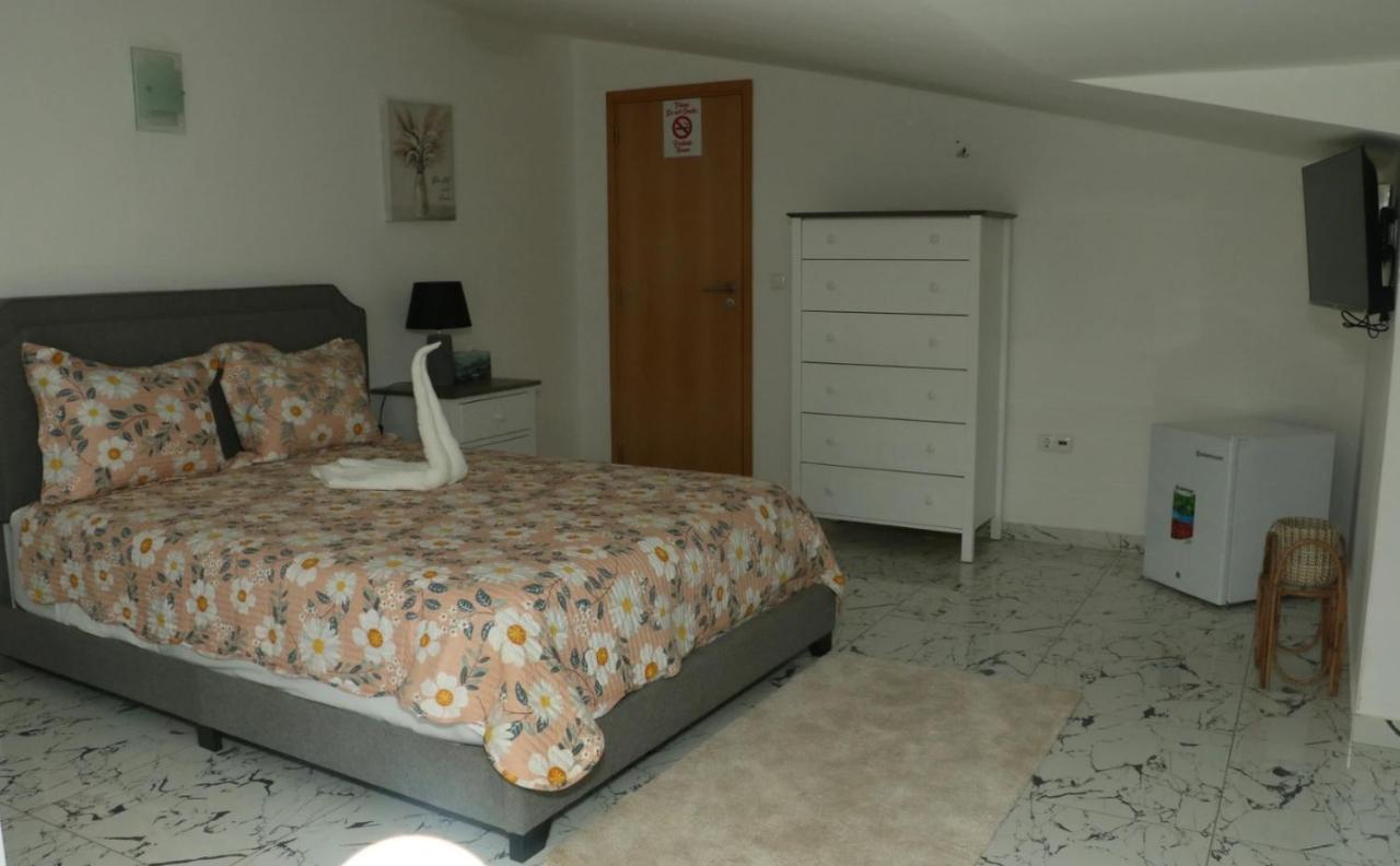 Cidade Paradise Guesthouse Cidade Velha ภายนอก รูปภาพ